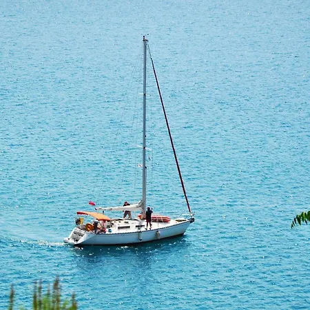Charming Santorini 1 Bedroom Deluxe Wonderful Caldera Sea Views Close To City Centre *