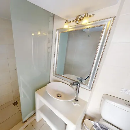 Charming Santorini 1 Bedroom Deluxe Wonderful Caldera Sea Views Close To City Centre *